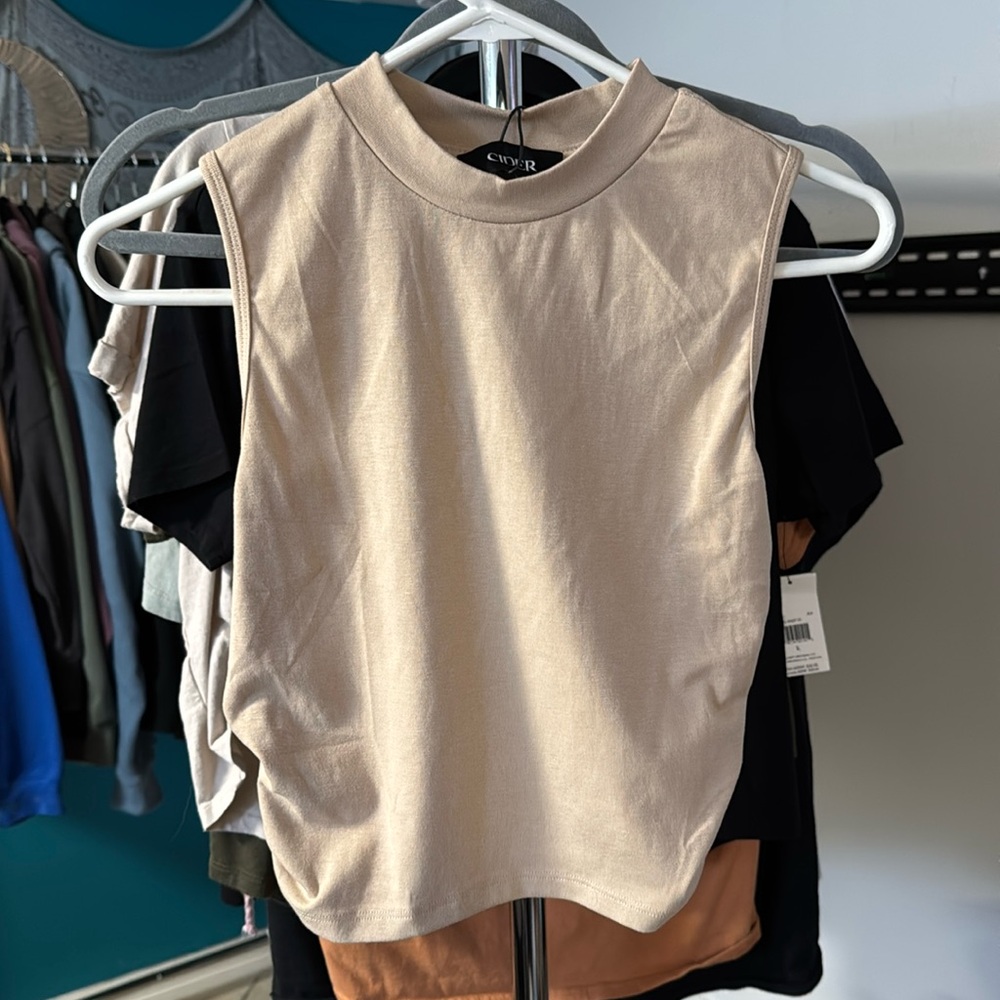 Crop top, high neck